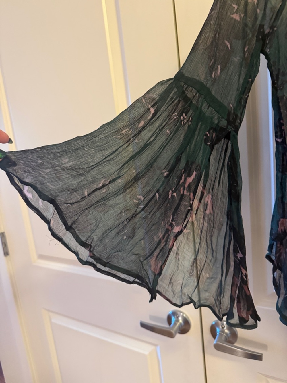 EUC Anthropologie Feather & Bone Sheer Floral V-Neck Bell Sleeve Top Size XXS - Picture 3 of 6